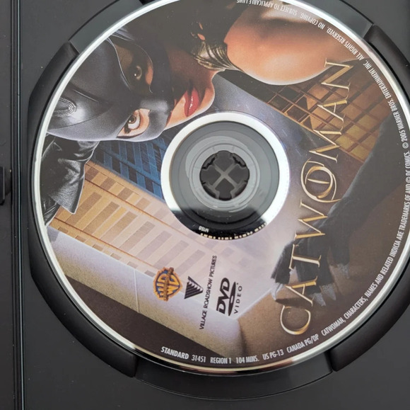 Catwoman DVD (EUC) - Picture 4 of 4